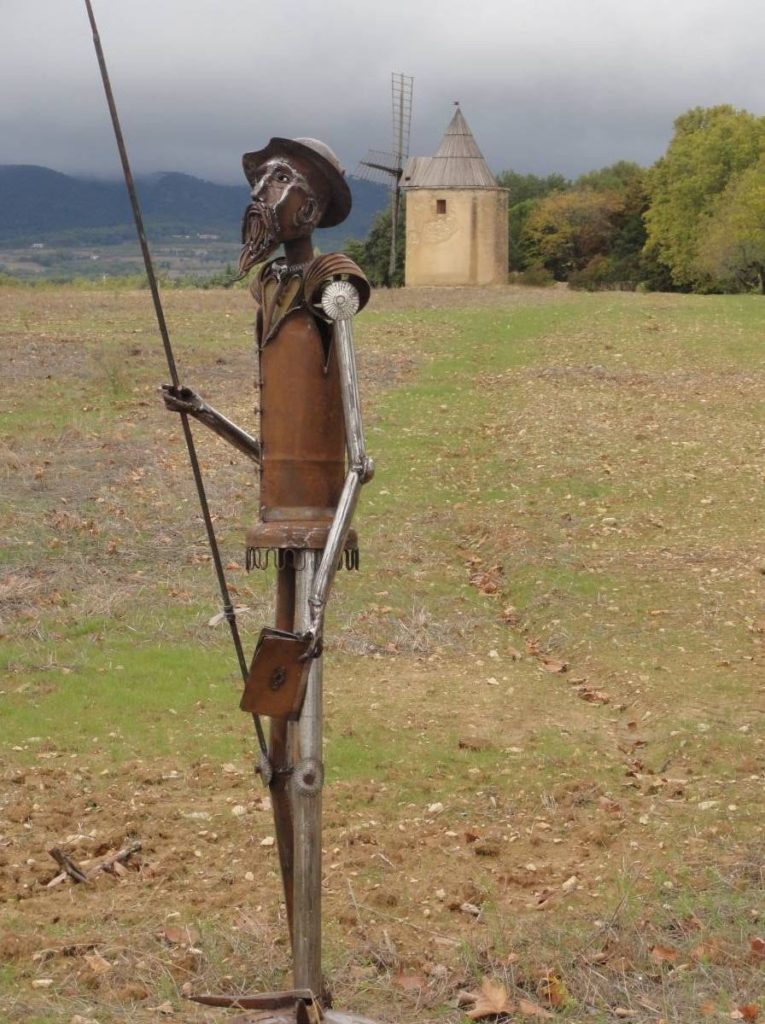 Don quichotte fait à partir d'objets de récupération agricoles. Détournement de divers éléments recyclés