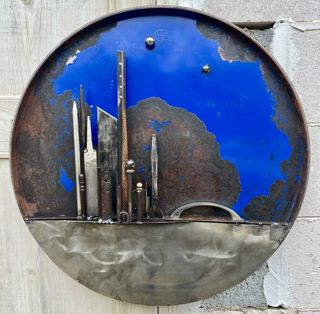 tableau métal métallique réalisé avec des vieux outils
