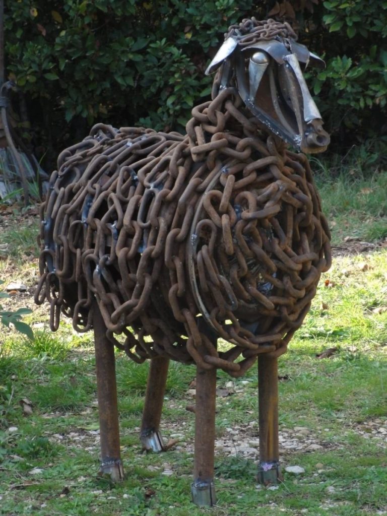 mouton fait avec 5 mètres de chaines
