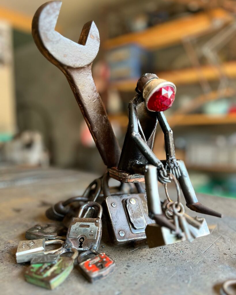 Le mec perdu, trouve pas la clé...- 25 cm -